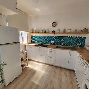 https://apartamento-calandria-confital-para-8-con-terraza-y-bbq.in-canary-islands.com
