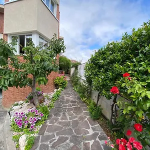 https://espaciosa-casa-con-jardin-y-txoko.sansebastianhotels.net